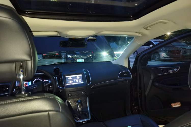 Used Ford Edge 2015 2.0T GTDi Two-Wheel-Drive High-Line Version Headliner
