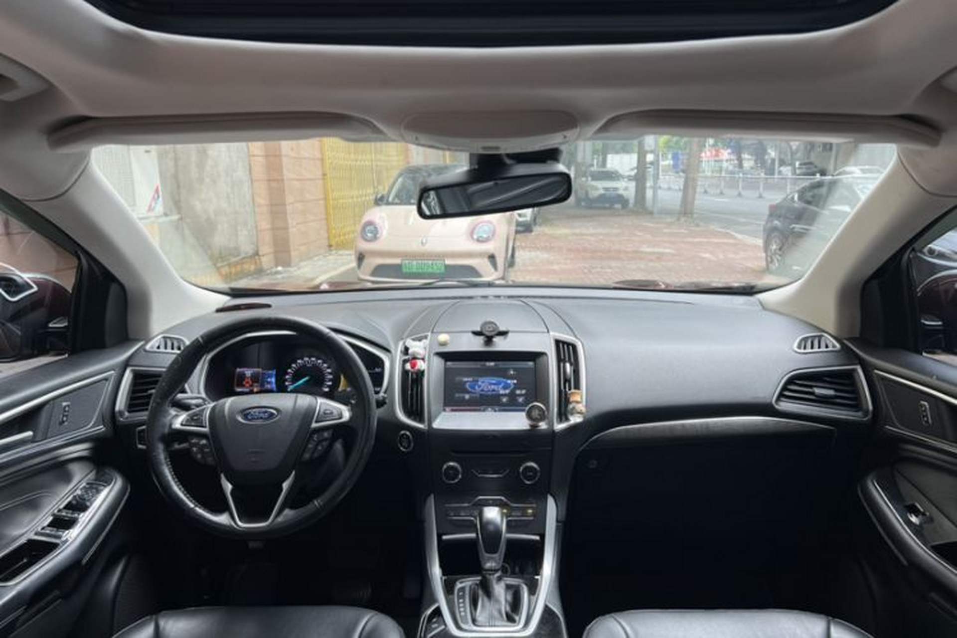 Used Ford Edge 2015 2.0T GTDi 4x4 High-Grade Model Interior 1