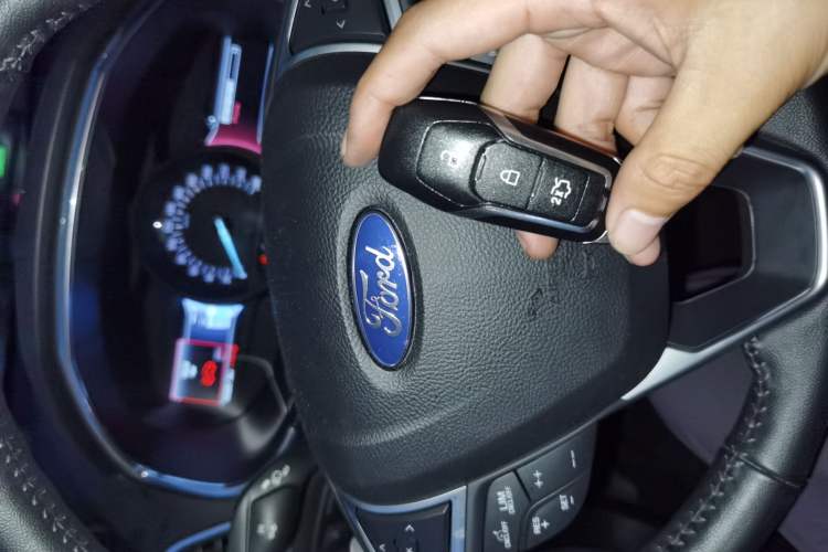 Used Ford Edge 2015 2.0T GTDi Two-Wheel-Drive High-Line Version Interior 1