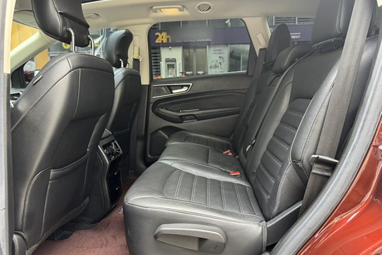 Used Ford Edge 2015 2.0T GTDi Two-Wheel-Drive High-Line Version Interior 10