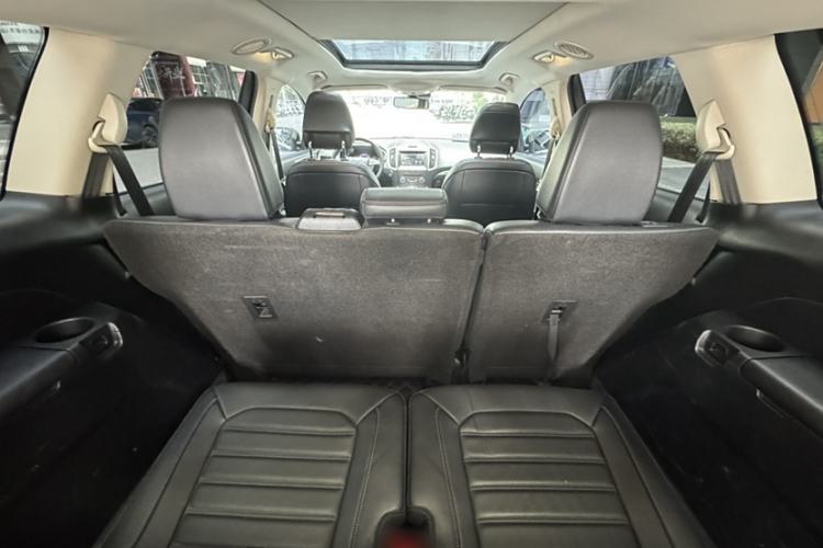Used Ford Edge 2015 2.0T GTDi Two-Wheel-Drive High-Line Version Interior 12