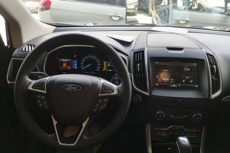 Used Ford Edge 2015 2.0T GTDi Two-Wheel-Drive High-Line Version Interior 2