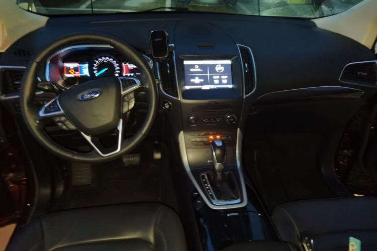 Used Ford Edge 2015 2.0T GTDi Two-Wheel-Drive High-Line Version Interior 2