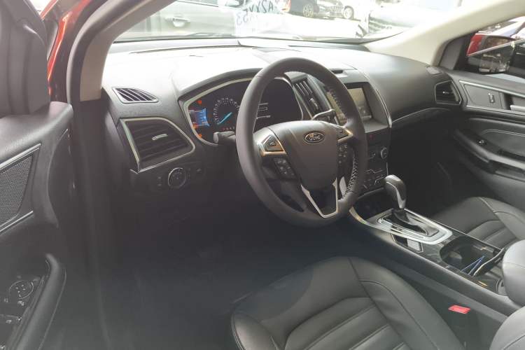 Used Ford Edge 2015 2.0T GTDi Two-Wheel-Drive High-Line Version Interior 3