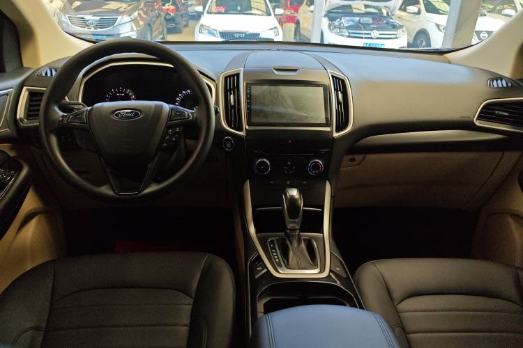 Used Ford Edge 2015 2.0T GTDi Two-Wheel-Drive Elite Edition Interior 3