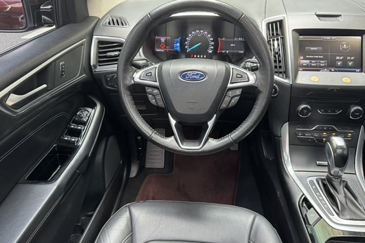 Used Ford Edge 2015 2.0T GTDi Two-Wheel-Drive High-Line Version Interior 4