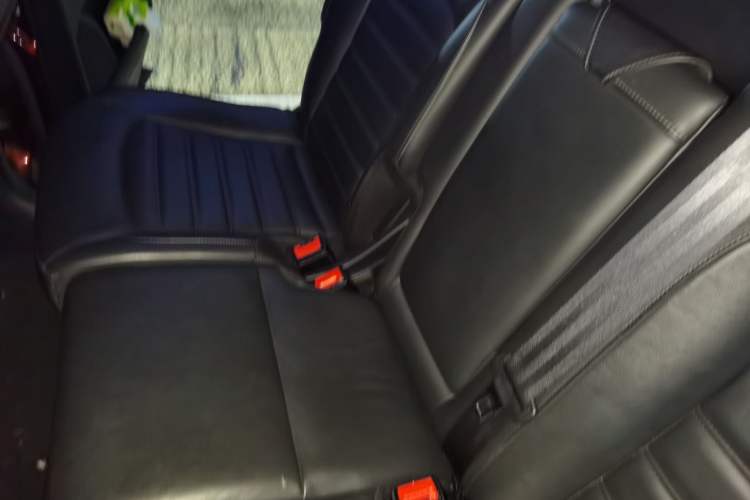 Used Ford Edge 2015 2.0T GTDi Two-Wheel-Drive High-Line Version Interior 4