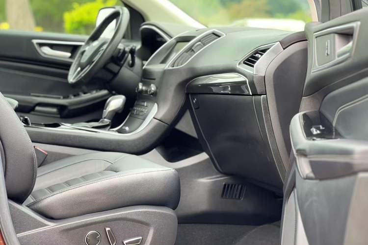Used Ford Edge 2015 2.0T GTDi 4x4 High-Grade Model Interior 5