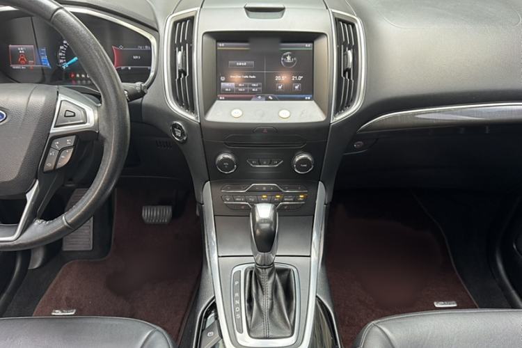 Used Ford Edge 2015 2.0T GTDi Two-Wheel-Drive High-Line Version Interior 6