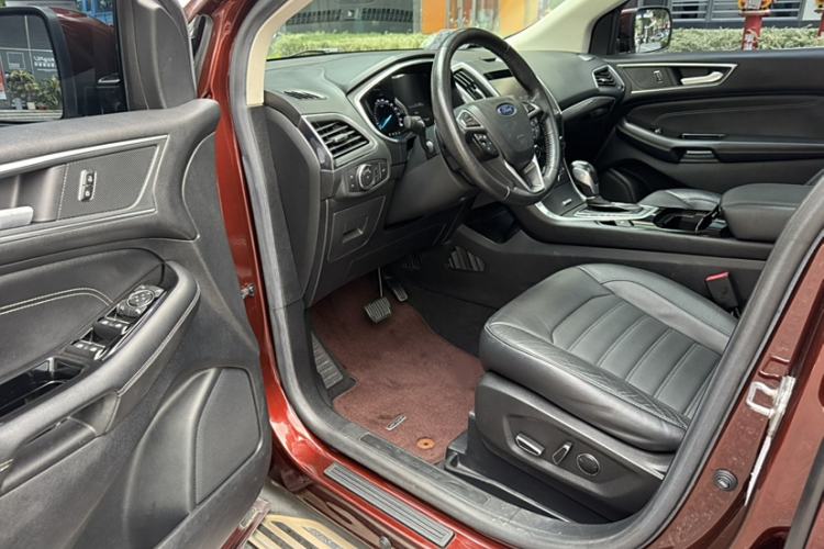 Used Ford Edge 2015 2.0T GTDi Two-Wheel-Drive High-Line Version Interior 8