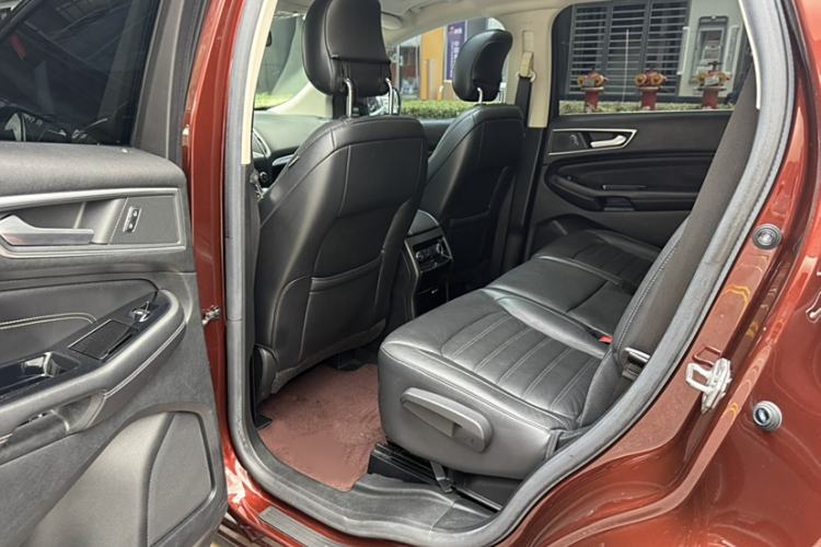 Used Ford Edge 2015 2.0T GTDi Two-Wheel-Drive High-Line Version Interior 9
