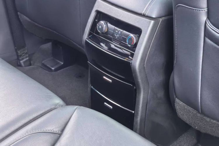 Used Ford Edge 2015 2.0T GTDi 4x4 High-Grade Model Interior 9