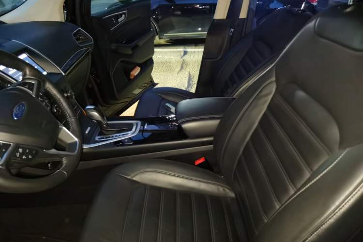 Used Ford Edge 2015 2.0T GTDi Two-Wheel-Drive High-Line Version Left Front Seat