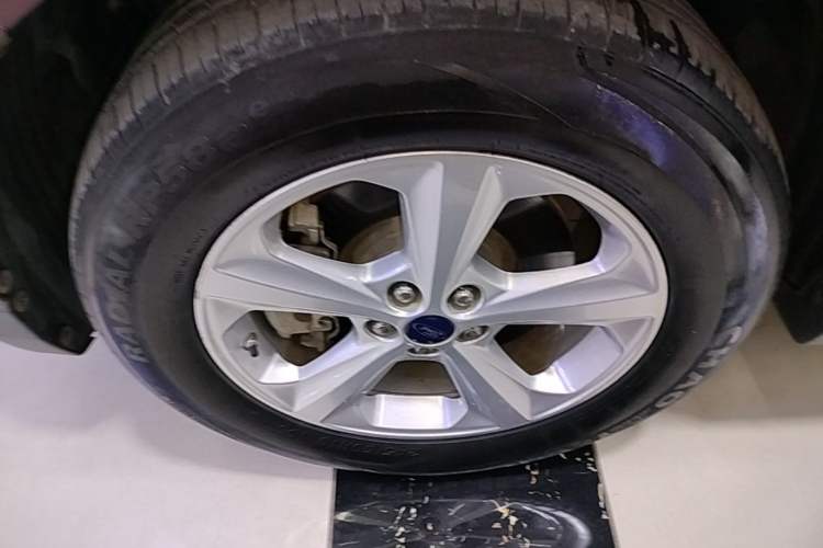 Used Ford Edge 2015 2.0T GTDi Two-Wheel-Drive Elite Edition Left Front Wheel Hub