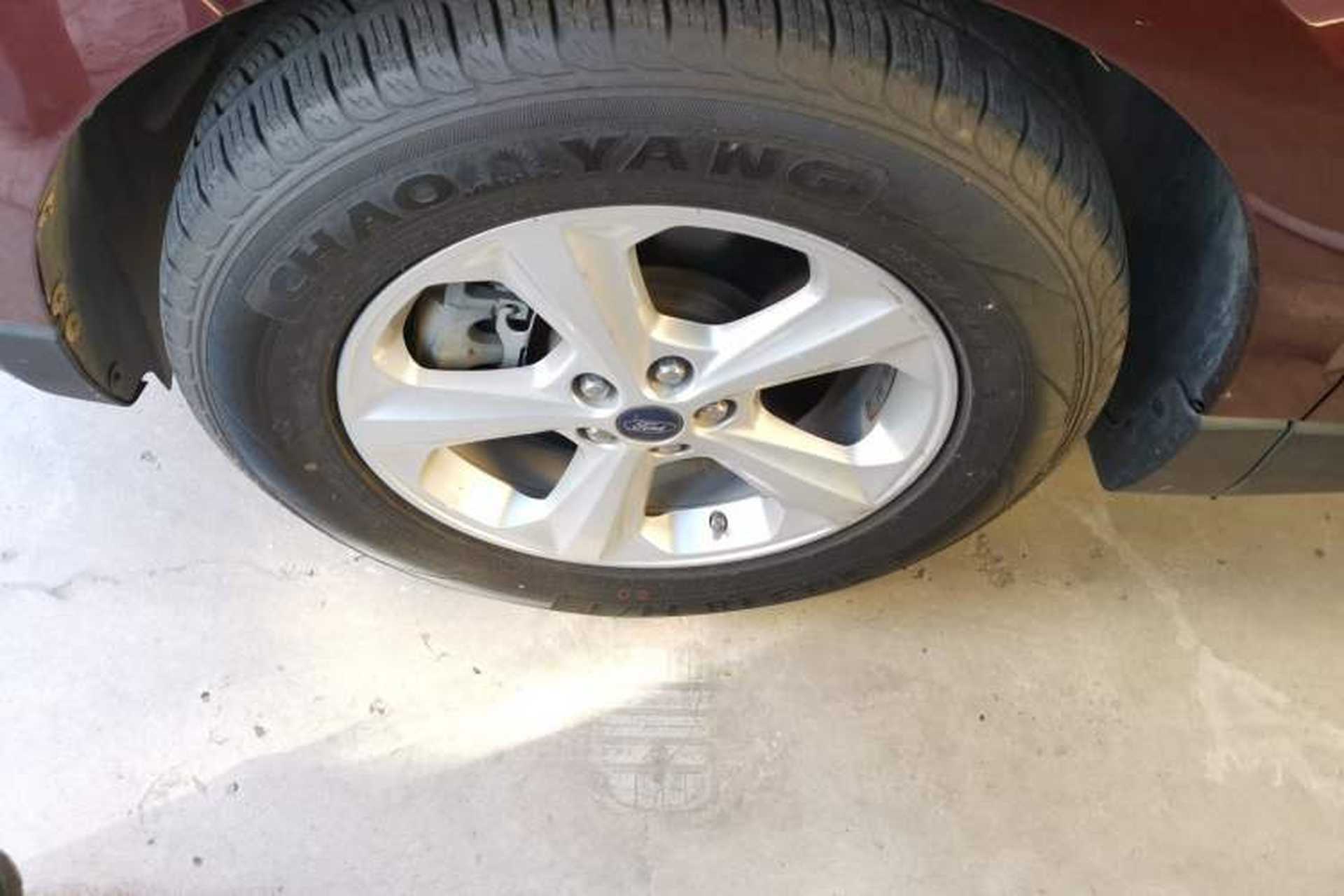 Used Ford Edge 2015 2.0T GTDi Two-Wheel-Drive Elite Edition Left Front Wheel Hub