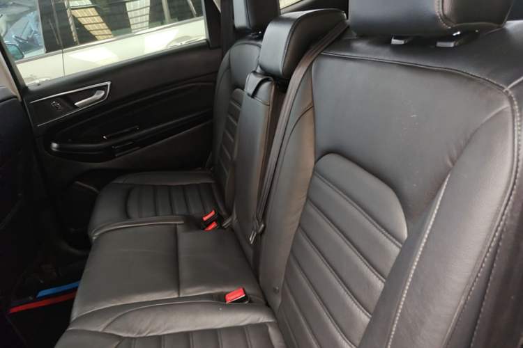 Used Ford Edge 2015 2.0T GTDi Two-Wheel-Drive High-Line Version Left Rear Seat
