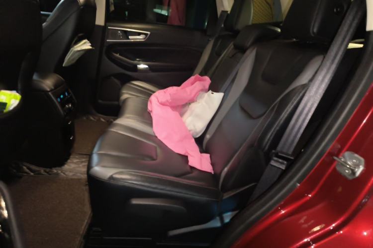 Used Ford Edge 2015 2.7T GTDi 4x4 Sporty 7-Seater Left Rear Seat