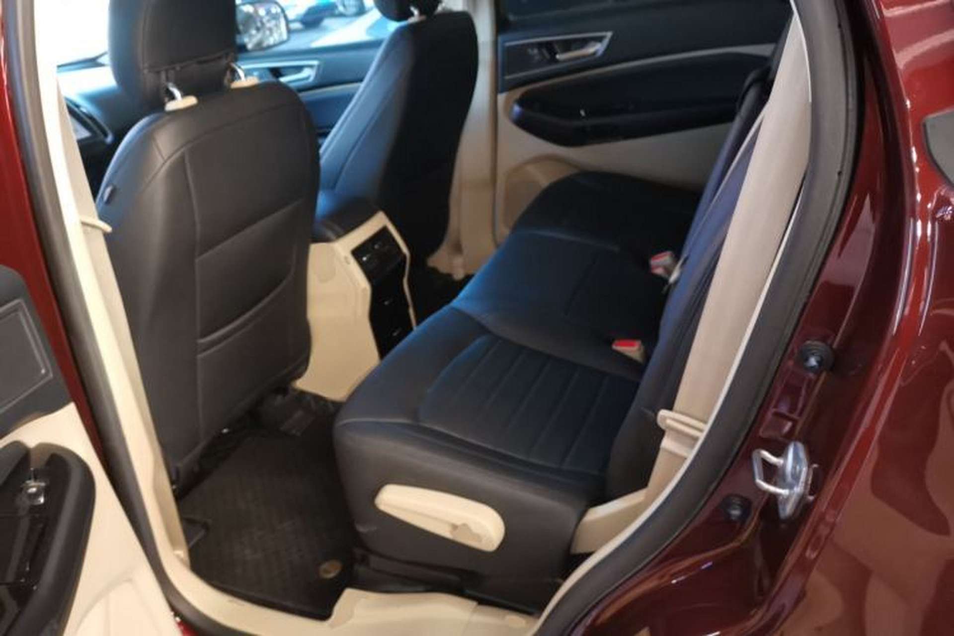 Used Ford Edge 2015 2.0T GTDi Two-Wheel-Drive Elite Edition Left Rear Seat