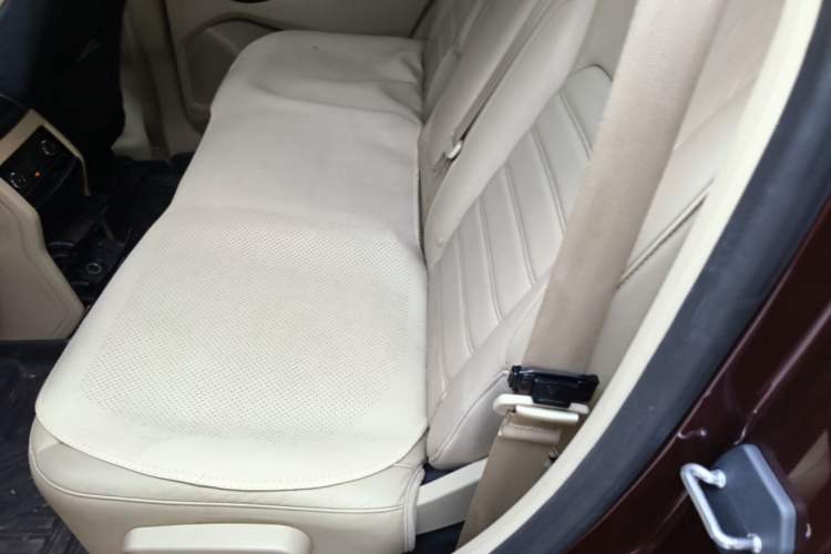 Used Ford Edge 2015 2.0T GTDi Two-Wheel-Drive High-Line Version Left Rear Seat