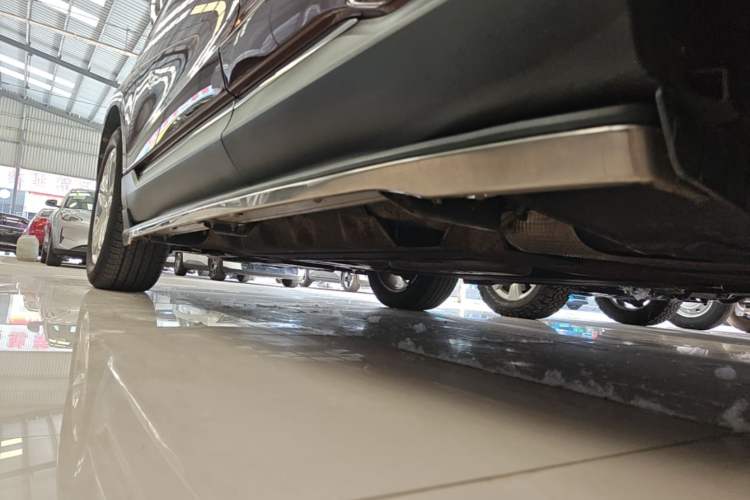 Used Ford Edge 2015 2.0T GTDi Two-Wheel-Drive High-Line Version Left Side Sill