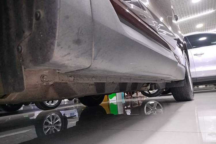 Used Ford Edge 2015 2.0T GTDi Two-Wheel-Drive Elite Edition Left Side Sill