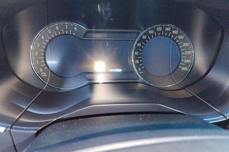 Used Ford Edge 2015 2.7T GTDi 4x4 Prestige 7-Seater Odometer Close Up