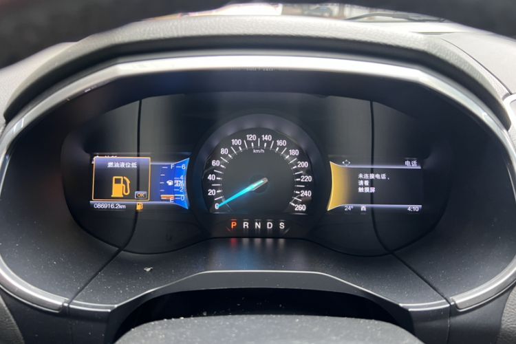 Used Ford Edge 2015 2.0T GTDi 4x4 High-Grade Model Odometer Close Up