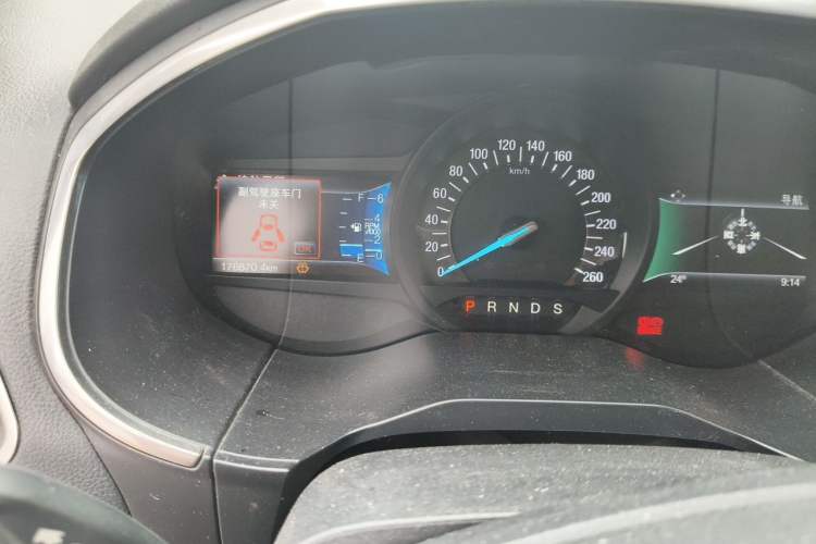 Used Ford Edge 2015 2.0T GTDi 4x4 High-Grade Model Odometer Close Up