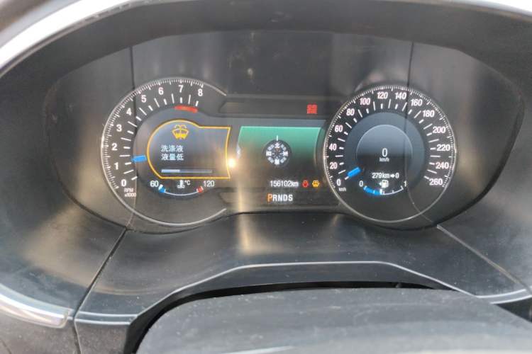 Used Ford Edge 2015 2.0T GTDi Four-Wheel Drive Prestige Model Odometer Close Up