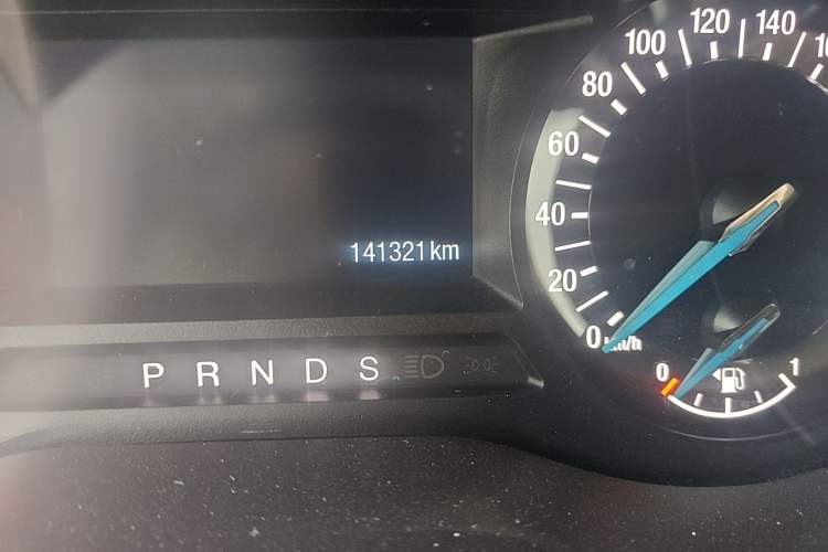Used Ford Edge 2015 2.0T GTDi Two-Wheel-Drive Platinum Edition Odometer Close Up