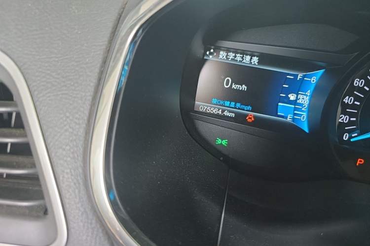 Used Ford Edge 2015 2.0T GTDi Two-Wheel-Drive High-Line Version Odometer Close Up