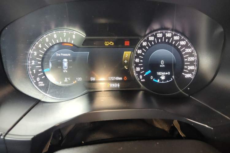 Used Ford Edge 2015 2.0T GTDi Four-Wheel Drive Prestige Model Odometer Close Up
