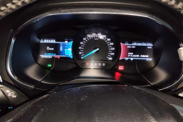 Used Ford Edge 2015 2.7T GTDi 4x4 Sporty 7-Seater Odometer Close Up
