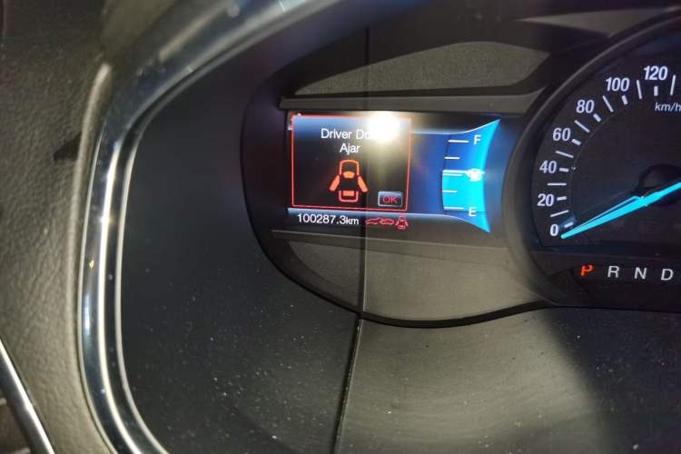 Used Ford Edge 2015 2.0T GTDi Two-Wheel-Drive High-Line Version Odometer Close Up