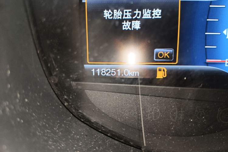 Used Ford Edge 2015 2.0T GTDi Two-Wheel-Drive High-Line Version Odometer Close Up