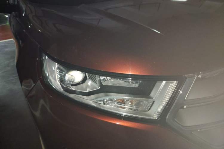 Used Ford Edge 2015 2.0T GTDi Two-Wheel-Drive Elite Edition Right Front Headlight