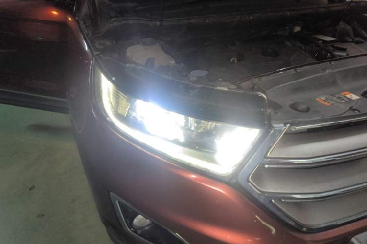 Used Ford Edge 2015 2.0T GTDi Four-Wheel Drive Prestige Model Right Front Headlight