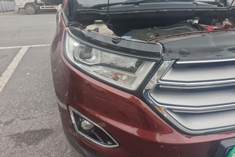 Used Ford Edge 2015 2.0T GTDi Two-Wheel-Drive Platinum Edition Right Front Headlight