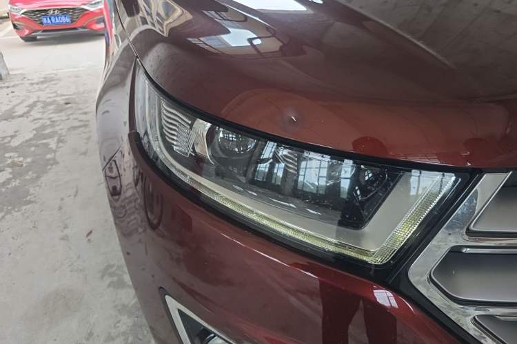 Used Ford Edge 2015 2.0T GTDi Two-Wheel-Drive High-Line Version Right Front Headlight