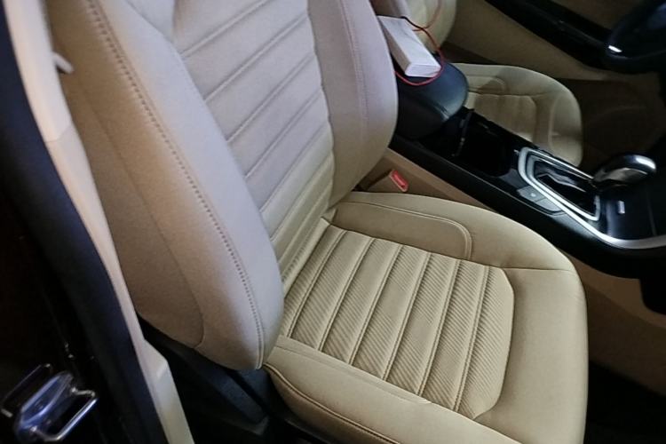 Used Ford Edge 2015 2.0T GTDi Two-Wheel-Drive Elite Edition Right Front Seat