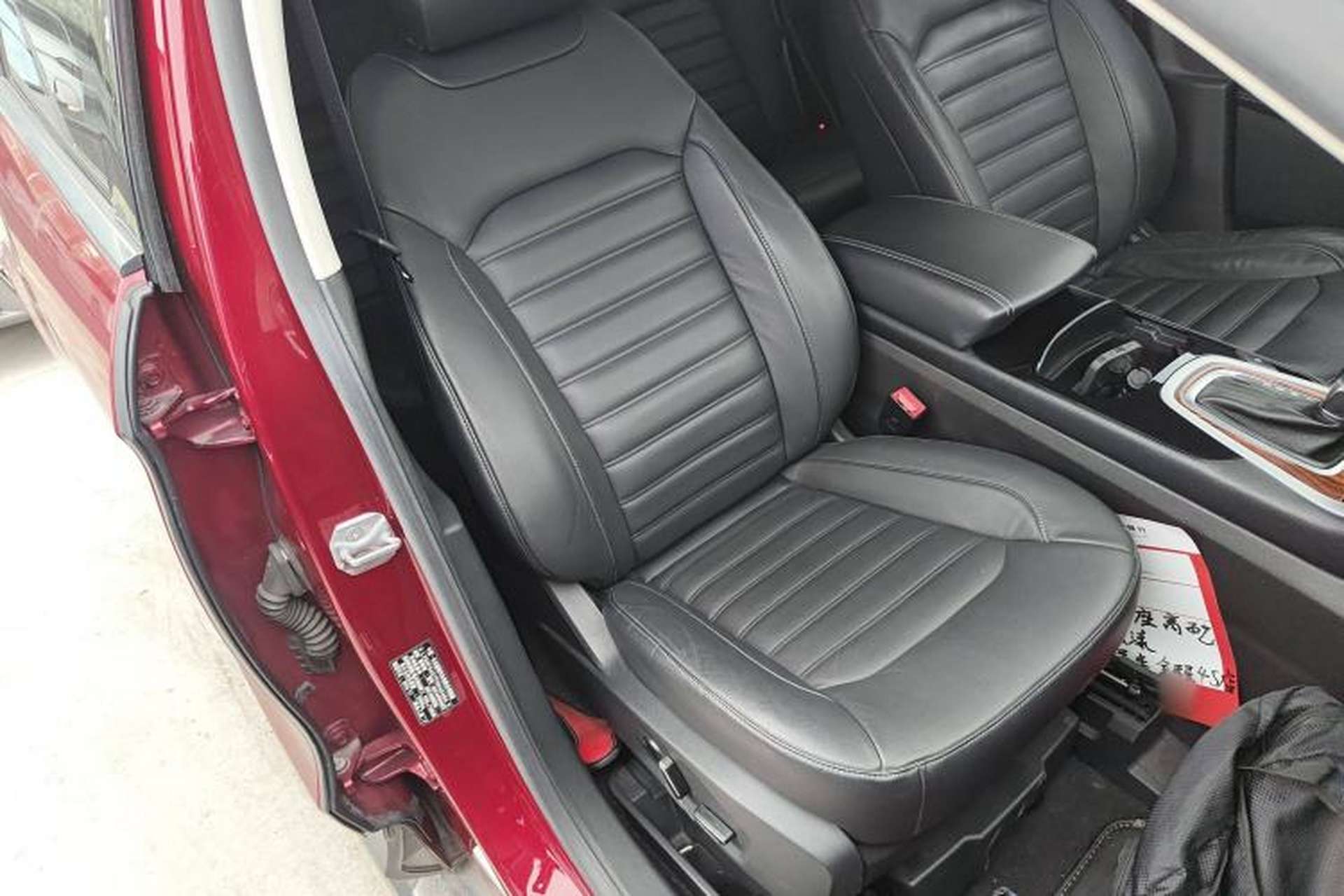 Used Ford Edge 2015 2.0T GTDi Two-Wheel-Drive High-Line Version Right Front Seat
