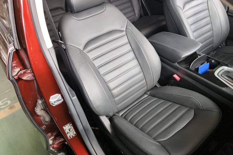 Used Ford Edge 2015 2.0T GTDi Two-Wheel-Drive High-Line Version Right Front Seat