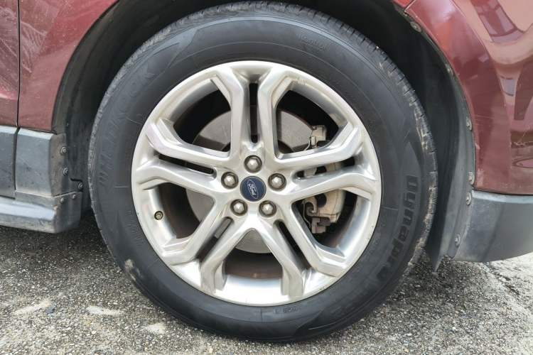 Used Ford Edge 2015 2.0T GTDi Two-Wheel-Drive High-Line Version Right Front Wheel Hub