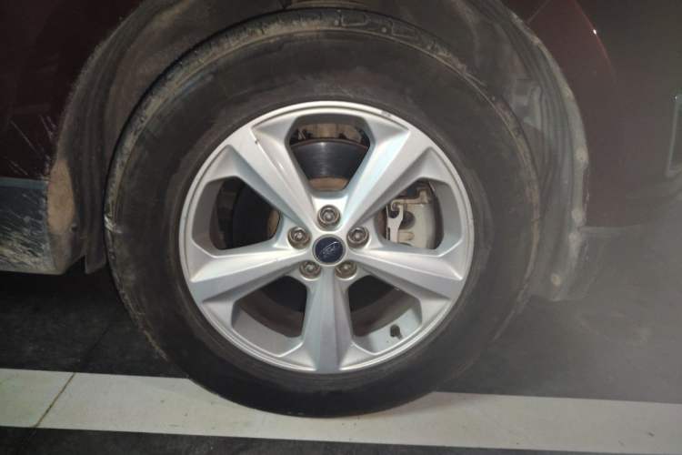 Used Ford Edge 2015 2.0T GTDi Two-Wheel-Drive Elite Edition Right Front Wheel Hub