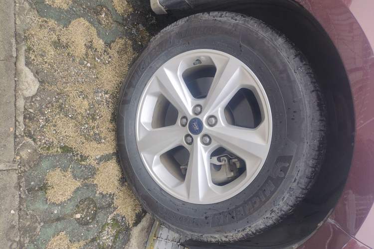 Used Ford Edge 2015 2.0T GTDi Two-Wheel-Drive Elite Edition Right Front Wheel Hub