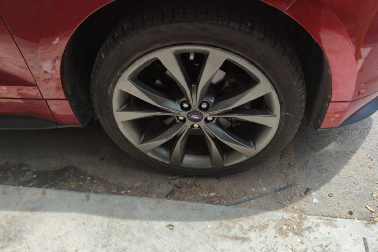 Used Ford Edge 2015 2.7T GTDi 4x4 Sporty 7-Seater Right Front Wheel Hub