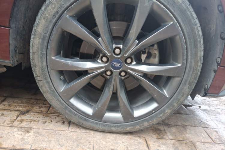 Used Ford Edge 2015 2.7T GTDi 4x4 Sporty 7-Seater Right Front Wheel Hub