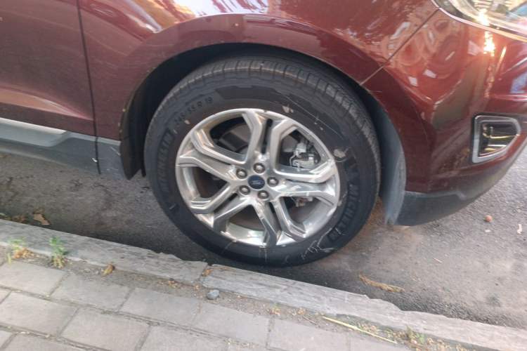 Used Ford Edge 2015 2.0T GTDi Two-Wheel-Drive High-Line Version Right Front Wheel Hub