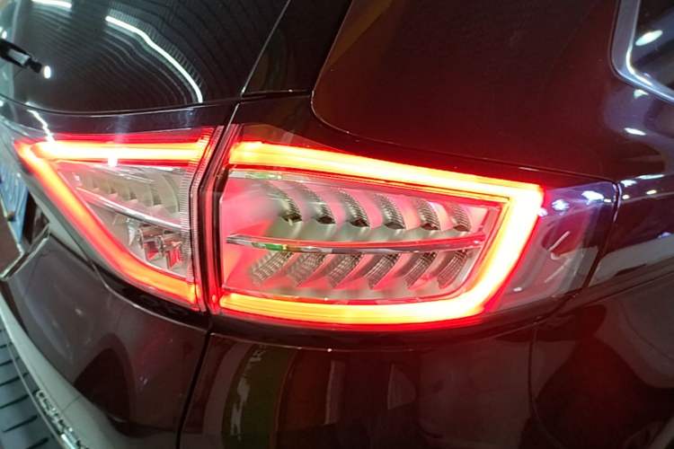 Used Ford Edge 2015 2.0T GTDi Two-Wheel-Drive Elite Edition Right Rear Taillight