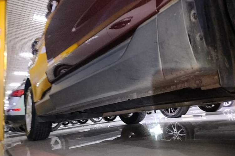 Used Ford Edge 2015 2.0T GTDi Two-Wheel-Drive Elite Edition Right Side Sill
